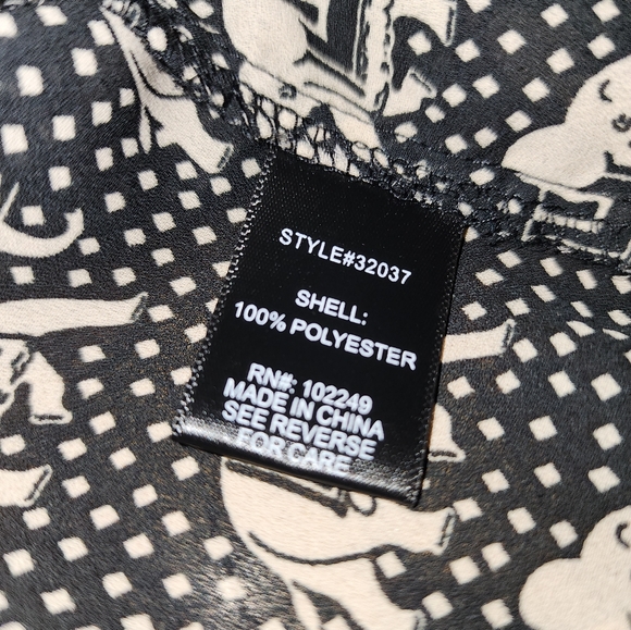 ** 2/$20 ** Pixley Small Tribal 🐘 Black & White Blouse - Picture 6 of 6
